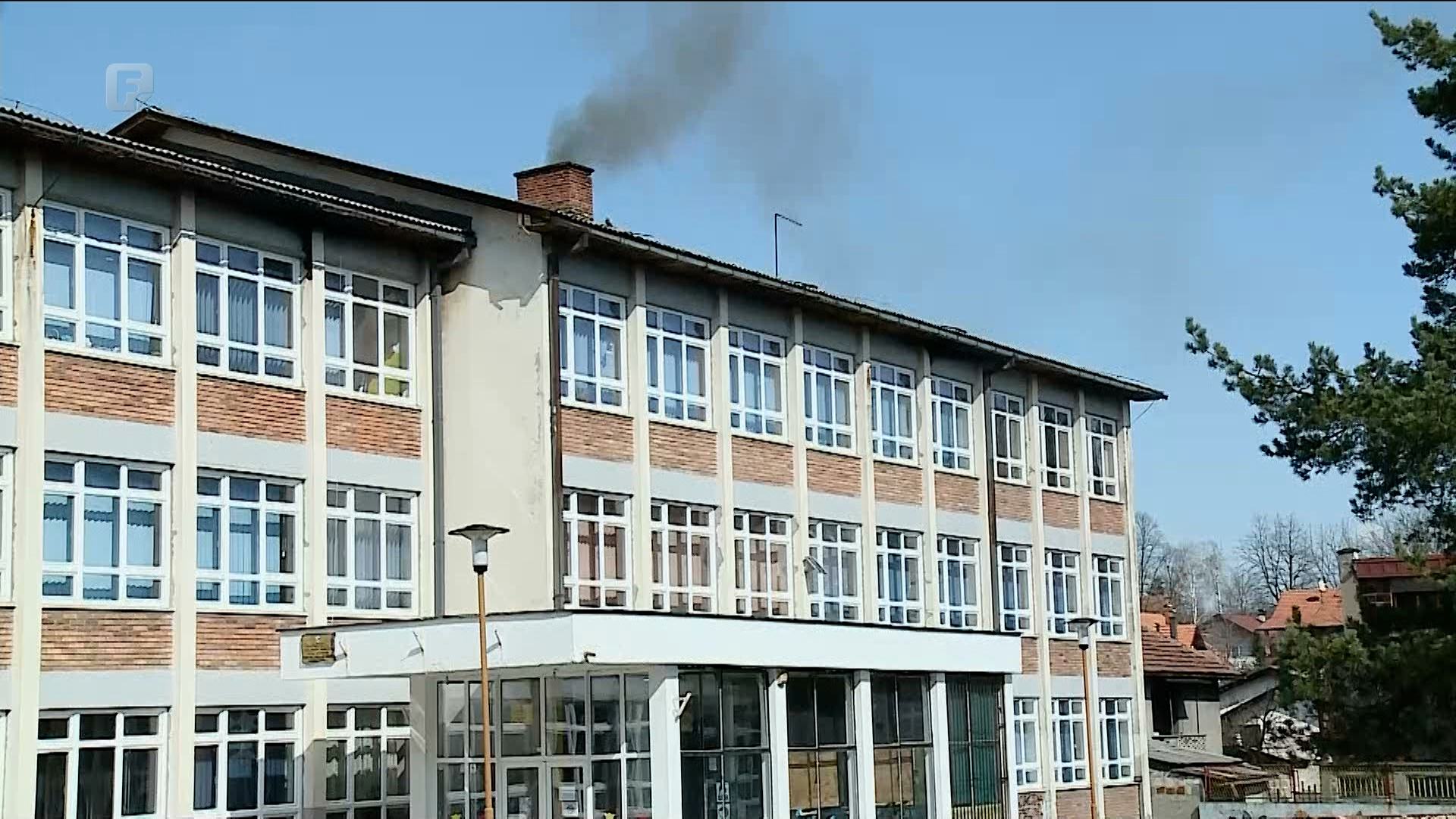 Protest zbog nastave u hladnim učionicama u OŠ Miladije Tuzla